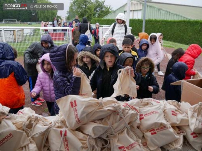 INITIATION DES JEUNES RONCQUOIS AU HANDISPORT TERRE DE JEUX 2024